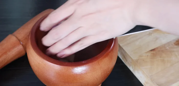 Pound the onions, garlic, lemongrass, and chili in a mortar until finely ground.