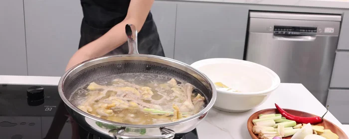 Remove chicken feet from the pot and let them cool.
