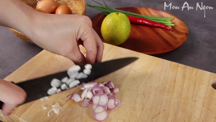 Prepare shallots and green onions. Finely chop the chili pepper (remove seeds if you prefer less spicy).