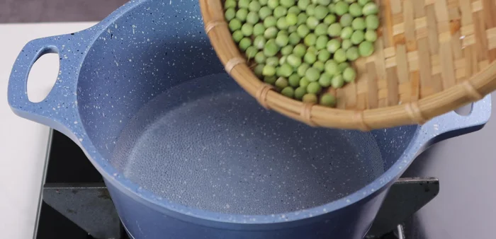 Boil a pot of water. Add peas, corn, carrots, and shiitake mushrooms and boil for about 3 minutes. This helps the vegetables cook quicker when steaming and keeps them vibrant.