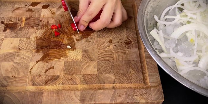 Prepare chili peppers.