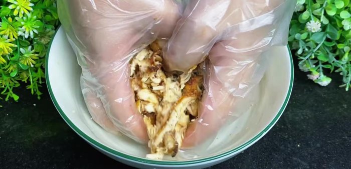 Combine chicken and sauce: Add the shredded chicken to the sauce and stir-fry in a wok until dry.