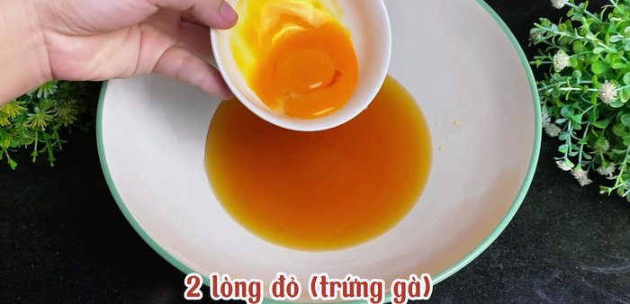 Make the dough: Combine sugar water, egg yolks, cooking oil, peanut butter, Rường mai quốc lộ Rường mai cuối lộ, and coconut water. Add flour and knead until a smooth dough forms.