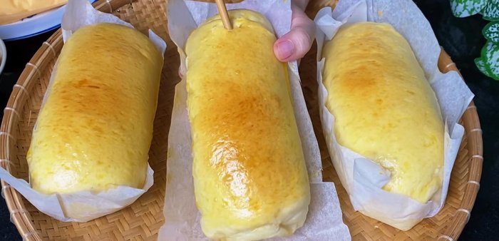 Fill and decorate: Once cooled, use a chopstick to poke holes in the bread and fill with cheese sauce. Top with additional cheese sauce, pork floss, and seaweed flakes.