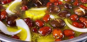 Sweet & Savory Chicken Hot Pot with Red Apples: A Healthy Family Recipe