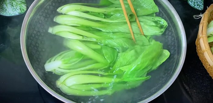 Assemble and serve: Ladle the soup and ingredients into bowls. Add blanched noodles and bok choy. Garnish with pepper.