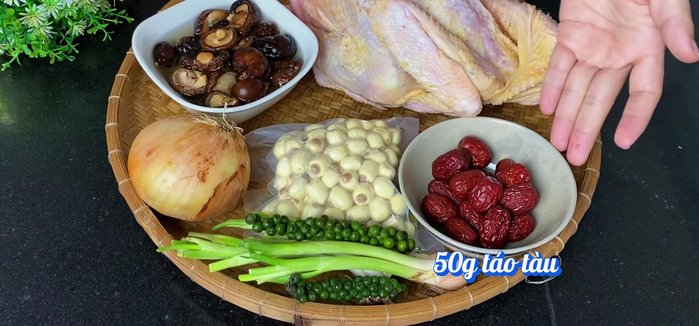 Clean the chicken thoroughly. Weigh it to ensure it's 1kg.