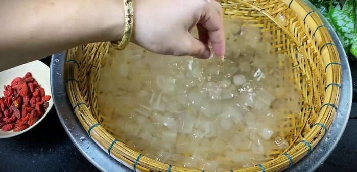 Wash and drain the aloe vera.