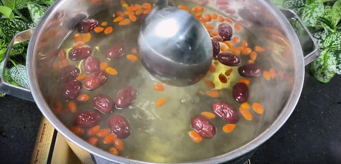Add the aloe vera to the boiling mixture and stir. Cook for about 1 minute, then remove from heat.