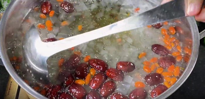 Let the mixture cool completely. The chia seeds will expand, and the apples will release more nutrients.