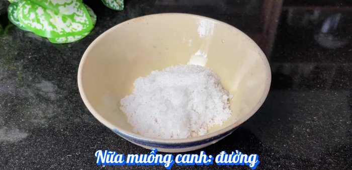 Prepare dipping salt: mix salt, sugar, pepper, chili, and lemon leaves.