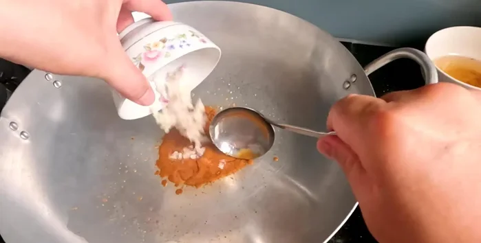 Add shallots and garlic, fry until fragrant and golden.