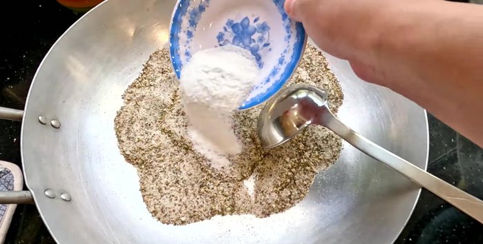 Once cooled, add the MSG and mix well. (280.039)