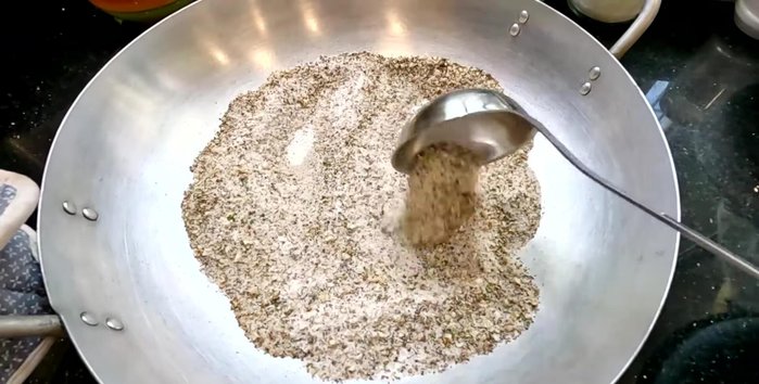 Store the salt and pepper mixture in a clean, airtight jar. (285.08)