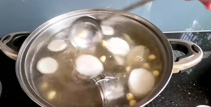 Add spices after the lotus seeds are soft to prevent them from becoming tough.