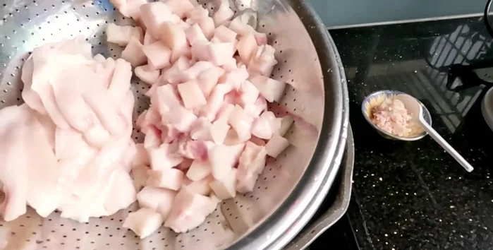 In a pan, fry the pork fat until golden brown. Remove 2/3 of the rendered fat, reserving the rest for later.