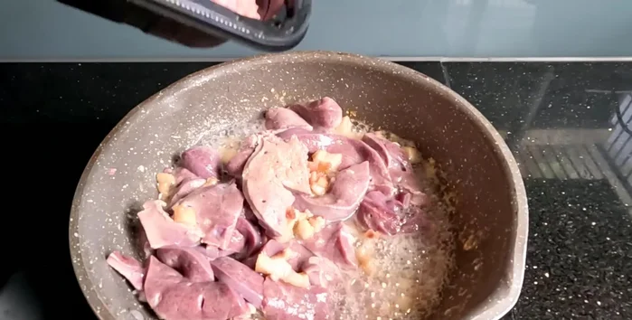 Add the drained liver and minced meat to the pan and stir-fry until cooked. Add salt, fish sauce, and sugar; mix well.