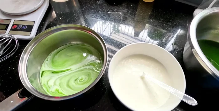 Mix agar powder with sugar (amount depends on desired sweetness) for the jelly.