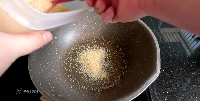 Prepare the sauce: In a pan, melt sugar until it caramelizes. Add coconut water and simmer.
