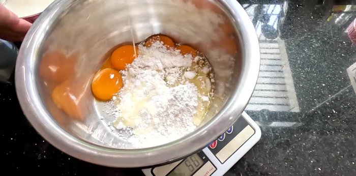 In a separate bowl, combine egg yolks, 60g of flour, 40g cooking oil, 50ml fresh milk, vanilla extract, and the green tea water. Mix well. (114.04)