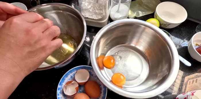 Crack and beat 5 eggs with a piece of lemon juice and a pinch of salt for 30 seconds until foamy. (57.12)