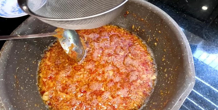 Add the reserved colored oil. [279.479]