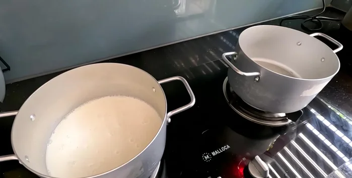 Cook both mixtures on medium heat, stirring frequently to prevent lumps, until the agar dissolves and the mixture thickens. This takes about 10-20 minutes for the milk jelly and 20-22 minutes for the other jelly.