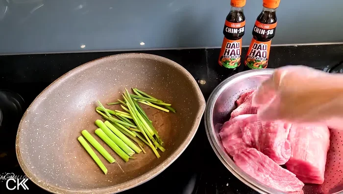 Line a pan with lemongrass. Add beef and boil for 20-30 minutes.