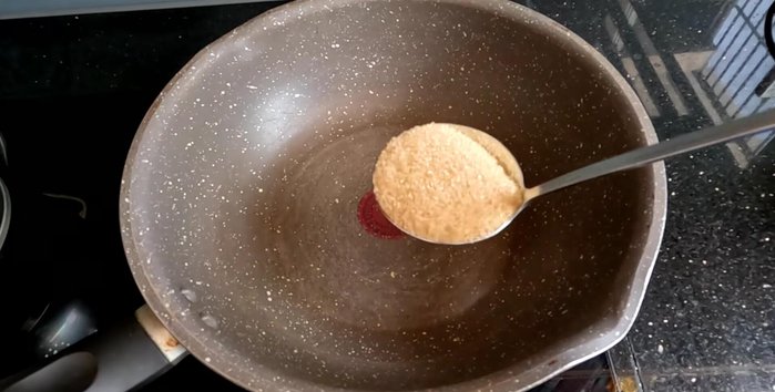 Prepare the ginger fish sauce: In a pot, combine sugar and cook until melted. Add fish sauce and water, and cook until the sugar dissolves. Remove from heat and let cool.