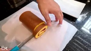 Fluffy Lang Rolled Sponge Cake Recipe: Easy Homemade Dessert