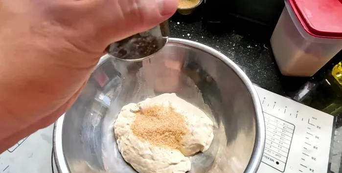Season the drained dough (approx. 500g) with 2 tablespoons of sugar, pepper, and vegetarian fish sauce. Mix well.