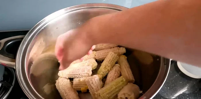 Cook the corn: Boil corn kernels in about 500ml water for 20 minutes. Strain the corn water to separate the liquid.