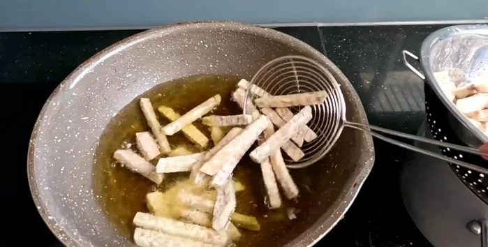 Second fry: Reheat the oil and fry the taro for another 7-10 minutes, until golden brown and crispy.