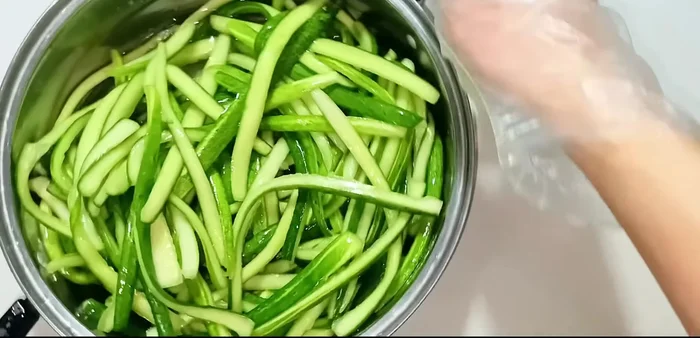 Drain the marinated cucumbers; do not rinse if using sugar marinade (rinse if using salt marinade).