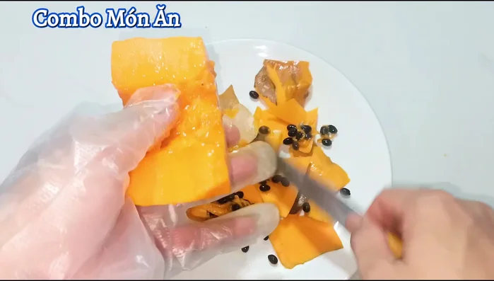 Cut the papaya into small pieces.