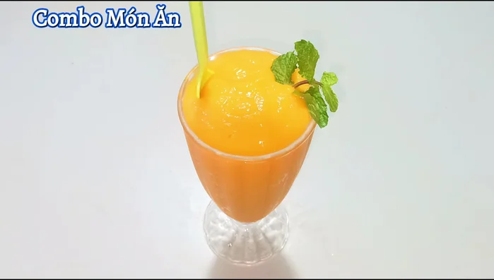 Add a straw and spoon.