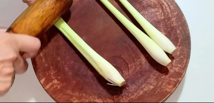 Prepare the aromatics: Smash and chop the lemongrass.