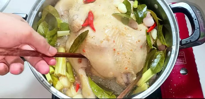 Flip the chicken and continue steaming: Carefully flip the chicken and steam for another 5 minutes.