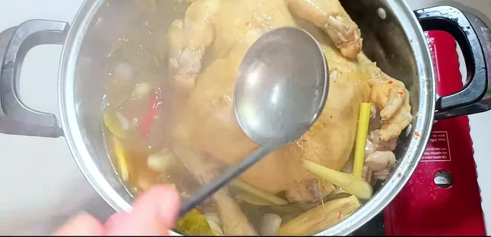 Pour sauce over chicken: Pour the remaining marinade over the chicken to enhance color and flavor. Continue steaming until the water is reduced to about three to four ladles (approximately 20-25 more minutes).