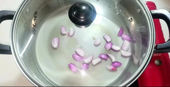 Cover the lid and boil the water. Once boiling, add the shrimp and mix well.