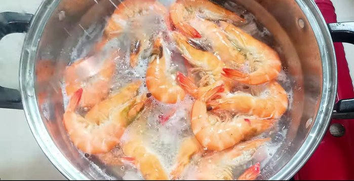 Cover the lid and boil for another minute.