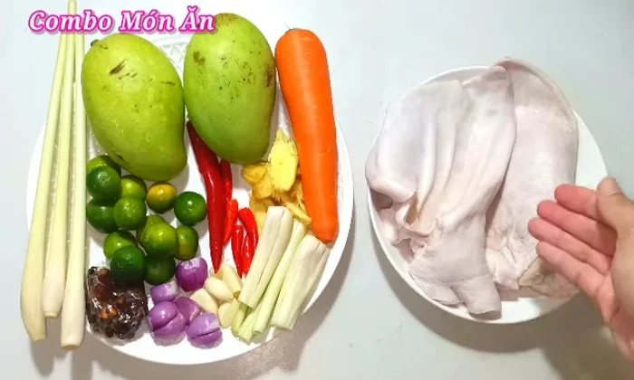 Clean the pig's hands: shave off hairs, scrub with salt and lemon juice, then wash and drain.