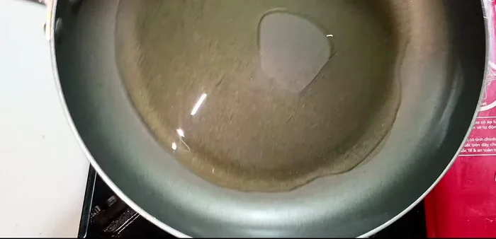 Heat oil in a pan. Add the remaining minced garlic, shallots, and chili; fry until golden and fragrant.