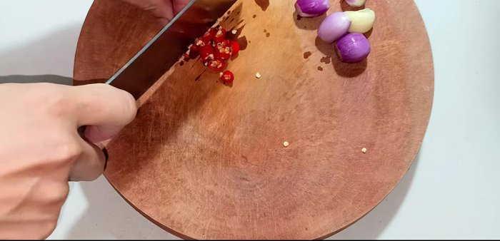 Chop garlic, chili, and shallots.