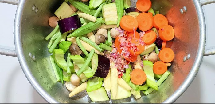 Marinate the vegetables: In a large pot, combine carrots, half of the chopped shallots and chili, lemongrass puree, sugar, vegetarian seasoning, sweet powder, salt, and soy sauce. Mix well and marinate for 20 minutes.