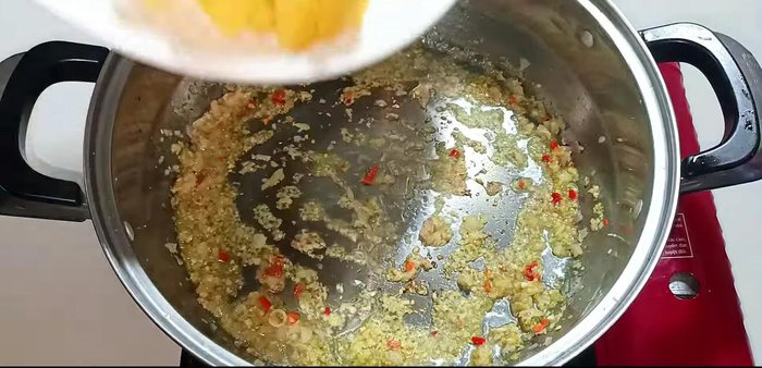 Add pineapple: Add pineapple and stir-fry for 1 minute.