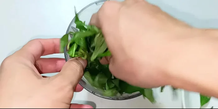 Blend perilla leaves (or chop finely).