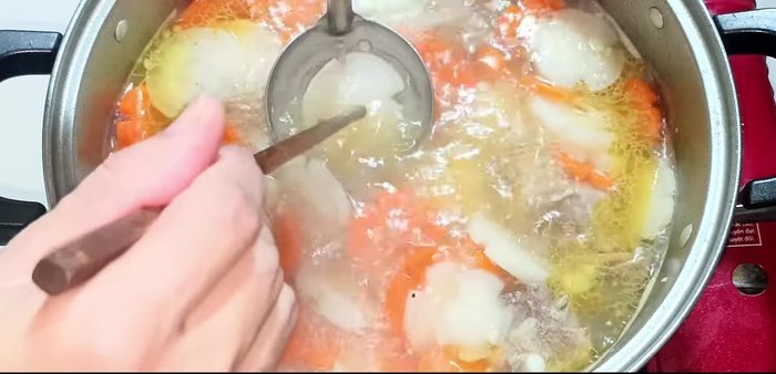 Check if the carrots and radish are soft. Add seasoning, MSG, sugar, salt, and pepper. Stir gently.