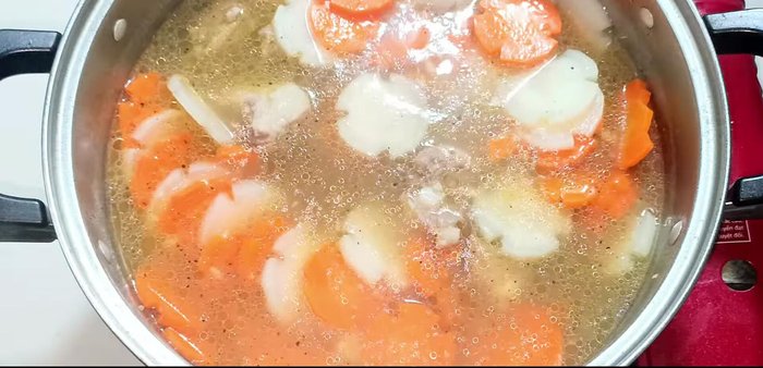 Add green onions and coriander. Turn off the heat.