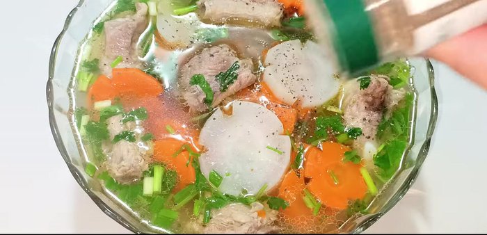 Serve and garnish with pepper.